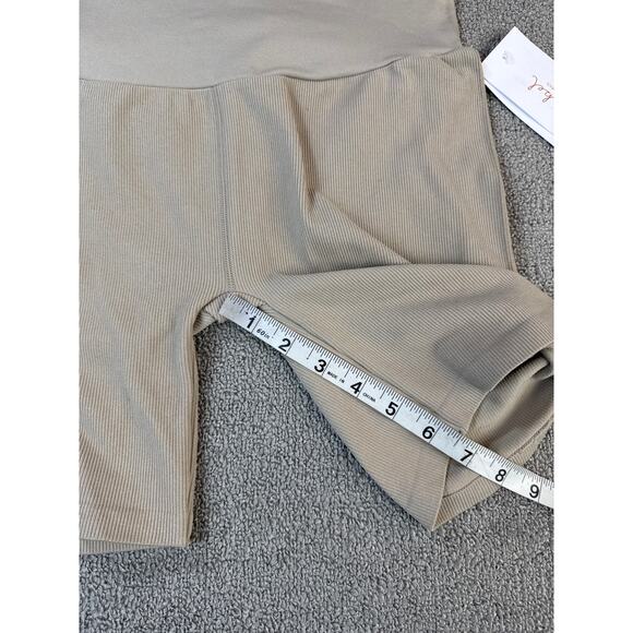 NWT Isabel Maternity by Ingrid + Isabel Bike Shorts Seamless Ribbed Tan Size XL - Picture 6 of 6